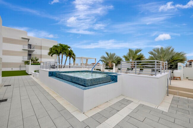 Building Photo - 155 E Boca Raton Rd