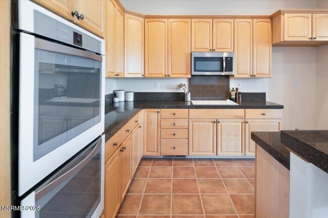 Building Photo - 2720 Albazano Dr