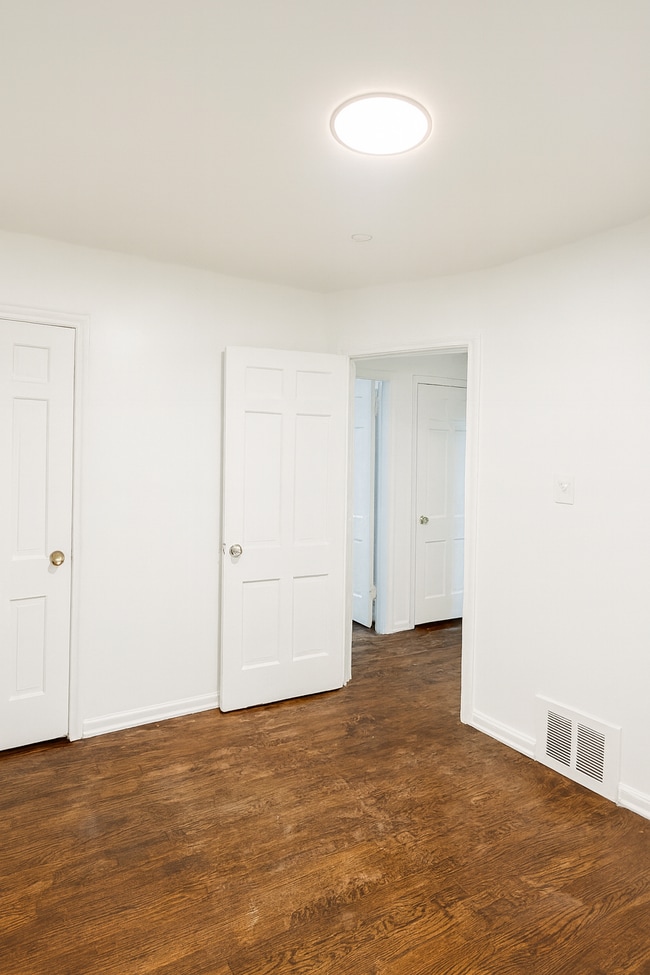 Building Photo - 20110 Northlawn St