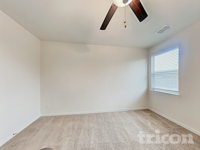 Building Photo - 2401 Lalun Lane