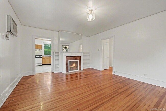 Building Photo - 242 Mayflower Ave