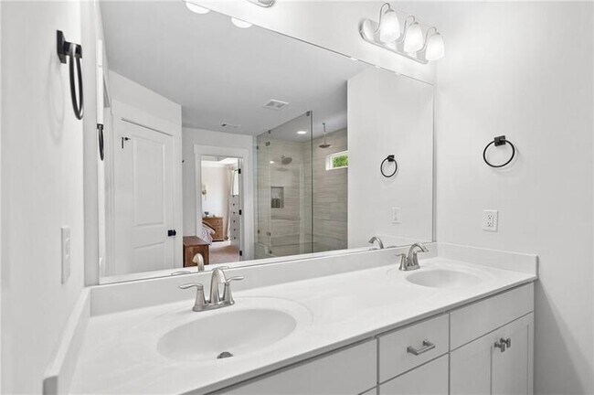 Building Photo - 178 Crestbrook Wy