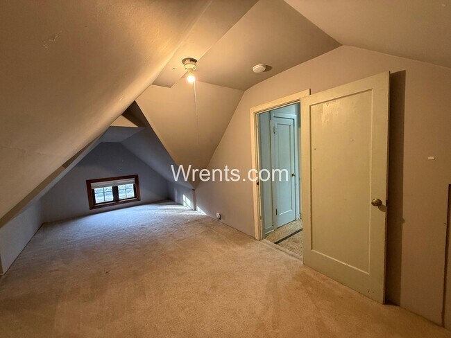 Building Photo - Stunning South Hill Home