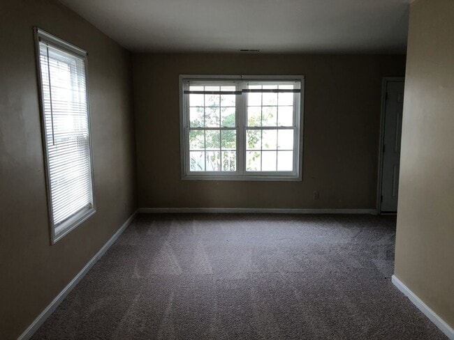 Building Photo - Stafford End Unit Townhouse