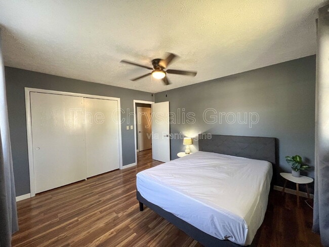 Building Photo - 1924 Ottawa Ave