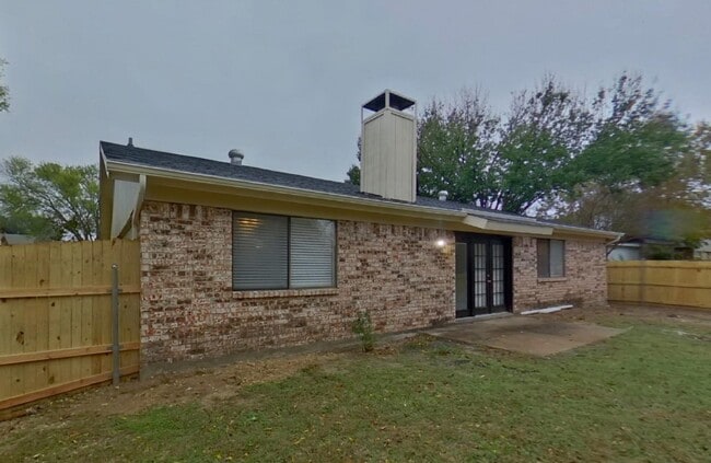 Building Photo - Thoughtfully Designed 3-Bedroom Home for Modern Living