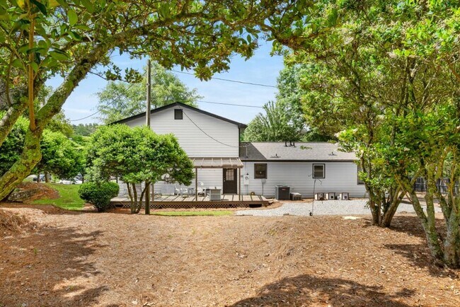 Building Photo - 3142 Chamblee Gap Rd