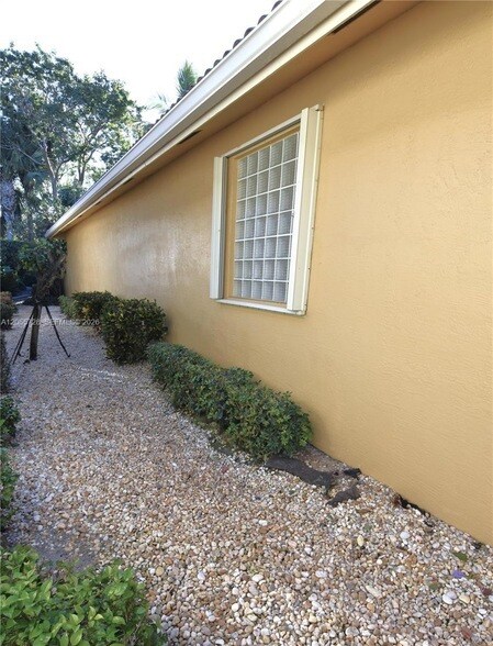 Building Photo - 10086 Noceto Way
