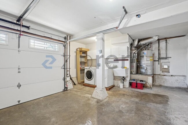 Building Photo - 16 Dunsmuir St