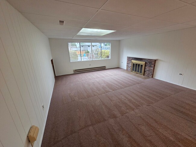 Building Photo - 2136 N 187th St