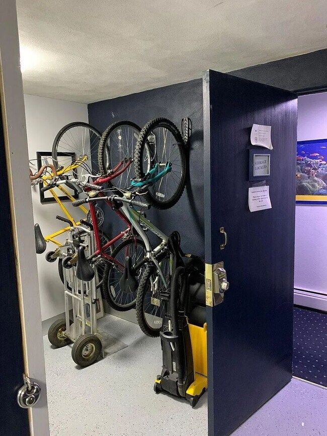 Building Photo - LOCATION LOCATION! Prime location in Governors Park! Move in Special $500 off 1st months rent!