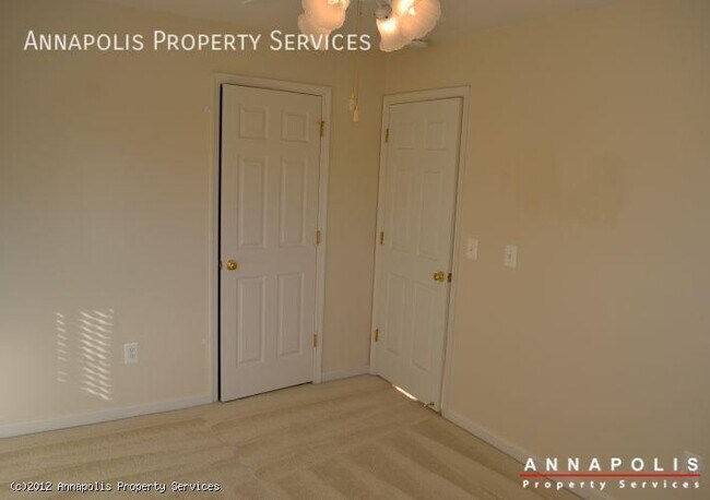 Building Photo - 2701 Thornbrook Ct