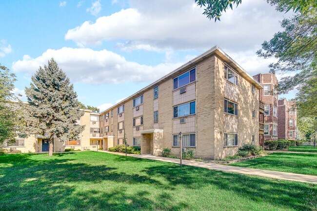 Primary Photo - 7019 N Ridge Blvd