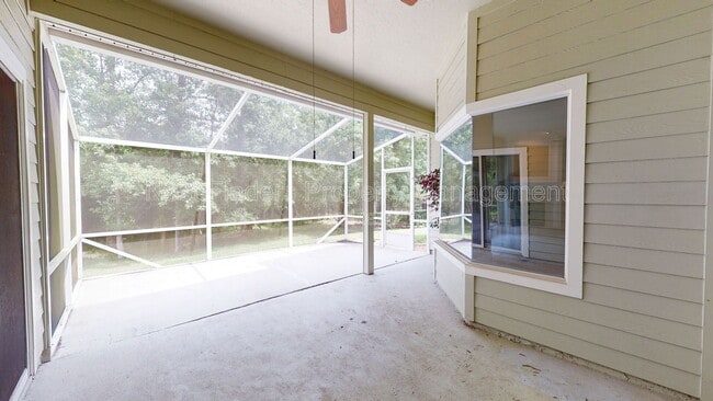 Building Photo - 11861 Lake Fern Dr