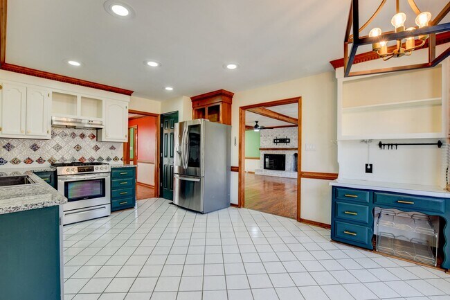 Building Photo - 412 Saddle Ct