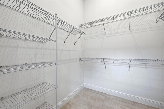 Building Photo - 140 SE Via Tirso