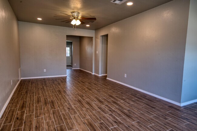 Building Photo - 808 Butler St