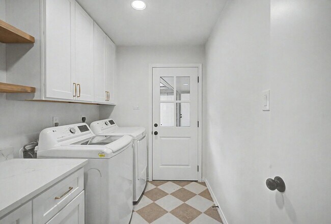 Building Photo - 34 Brushwood Ct