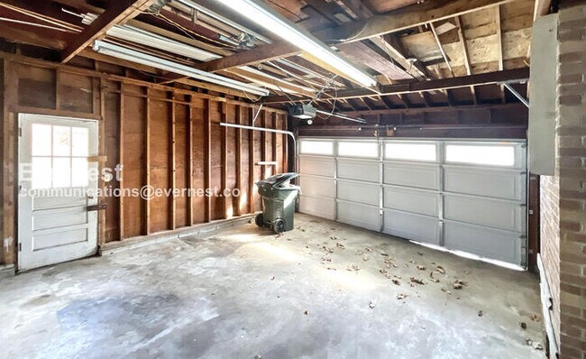 Building Photo - HALF OFF First Month’s Rent &  Admin Fee + Application Fee credit! Limited Time Special Offer - S...