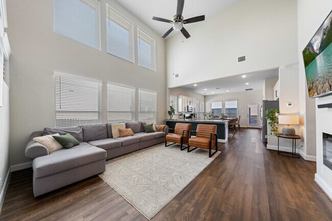 Building Photo - Spacious 4-Bed Oasis with Pool Access & Modern Upgrades in New Braunfels