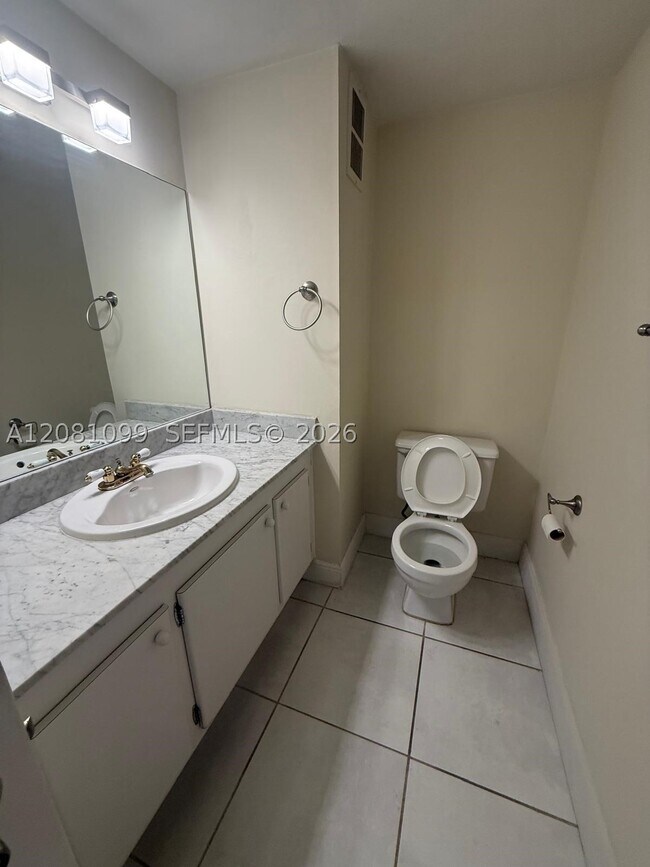 Building Photo - 1300 NE Miami Gardens Dr