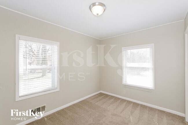 Building Photo - 9500 E 69th St