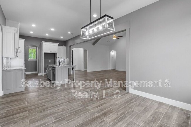 Building Photo - 121 Cedar Ln