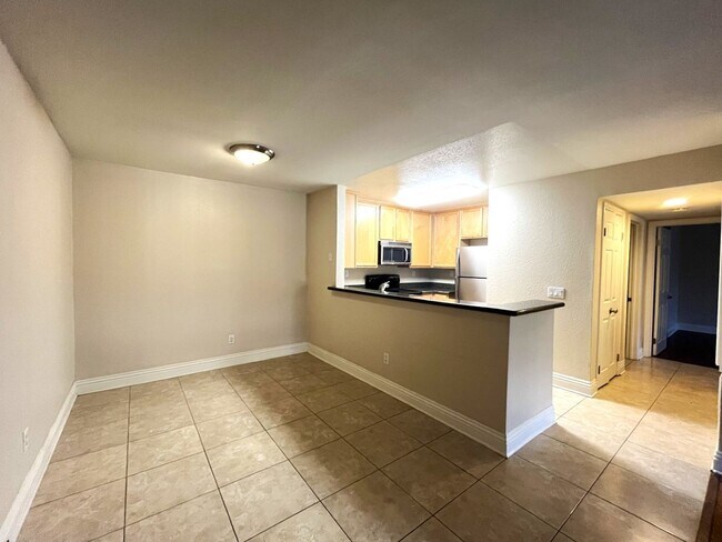 Building Photo - 2 bed, 2 bath located in Corona, CA!