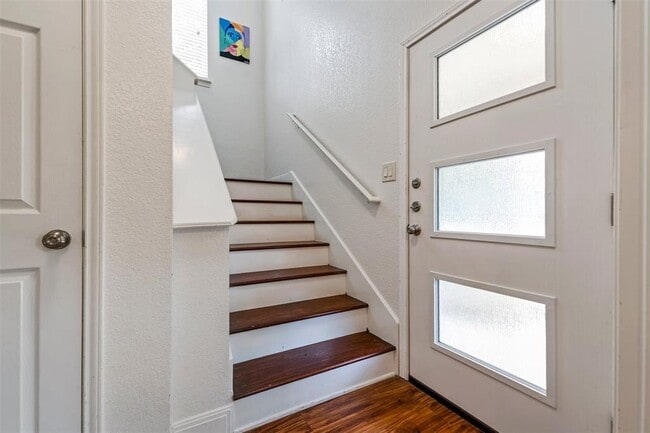 Building Photo - 201 E 35th St