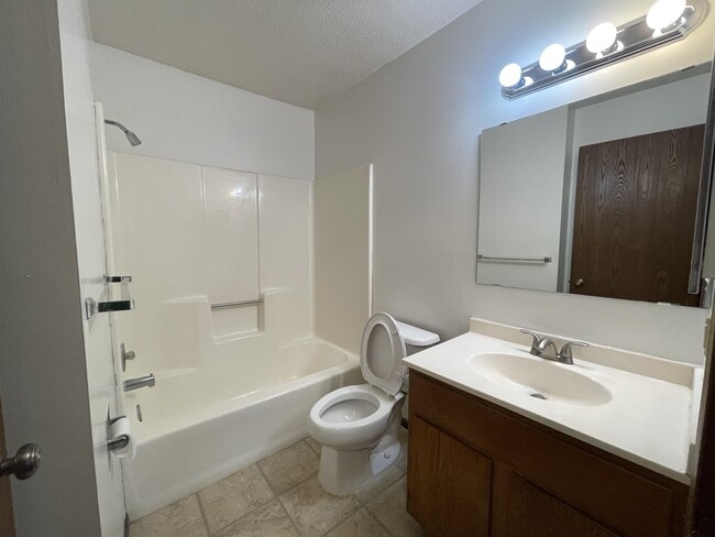 Building Photo - 5607 Green Cir Dr