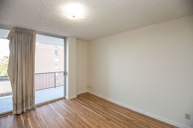 Building Photo - 421 S Howes St