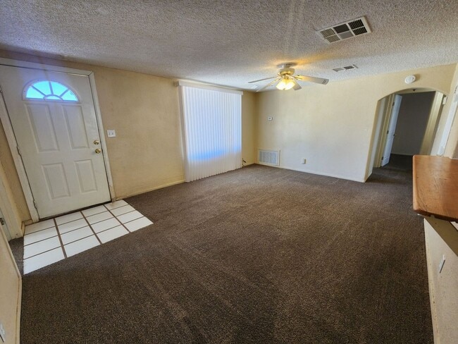 Building Photo - 3 Bedroom 1 Bath Coming Soon!
