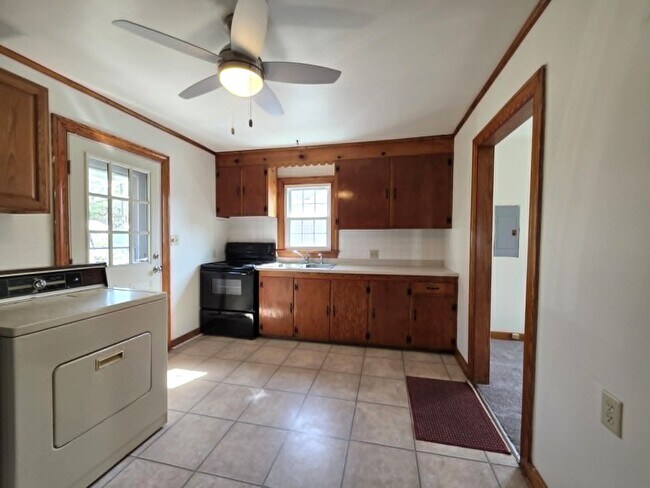 Building Photo - 1017 Tyler Ave