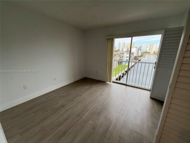 Building Photo - 17051 NE 35th Ave