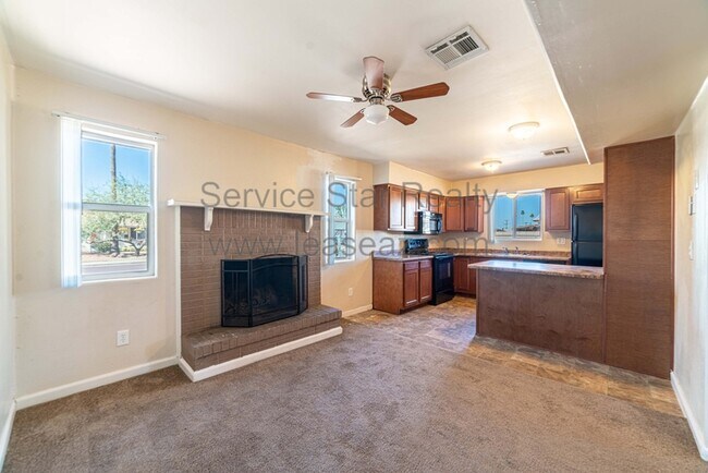 Building Photo - 507 S Hunt Dr