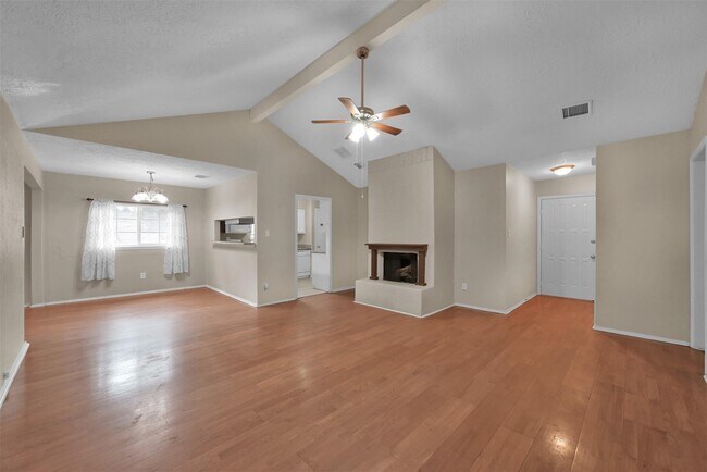 Building Photo - 16858 Gleneagle Dr N