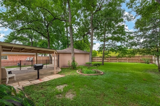 Building Photo - 7527 N Hollow Cir