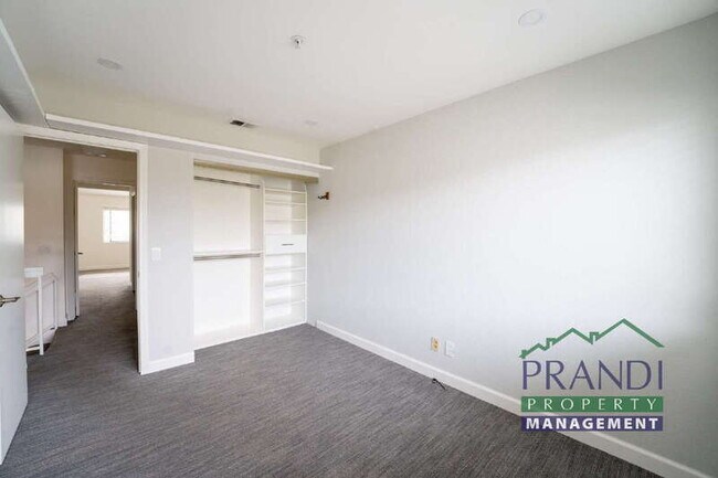Building Photo - 25 Cedarwood Ln