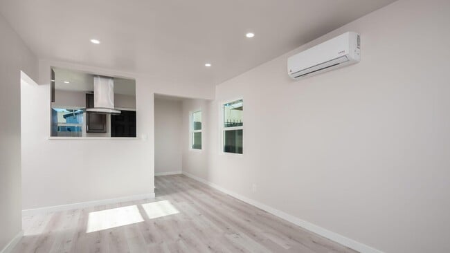 Building Photo - 1 Bedroom Duplex in National City