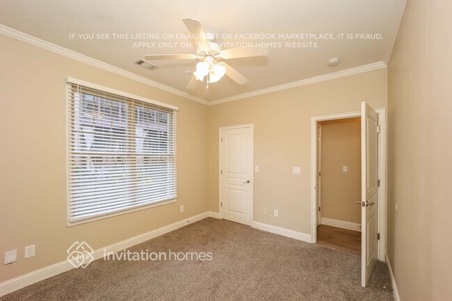 Building Photo - 9207 Golfview Cir