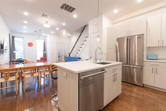 Building Photo - 289 Pavonia Ave