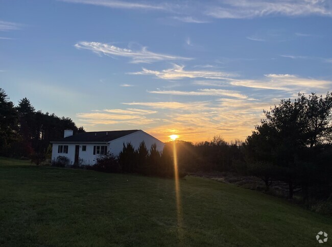 Sunset views - 387 Eichybush Rd