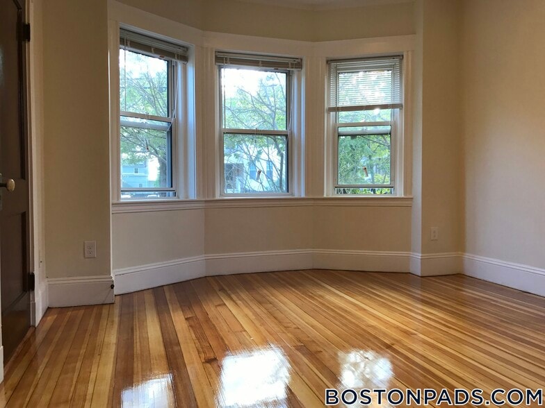 Building Photo - 163 Summer St