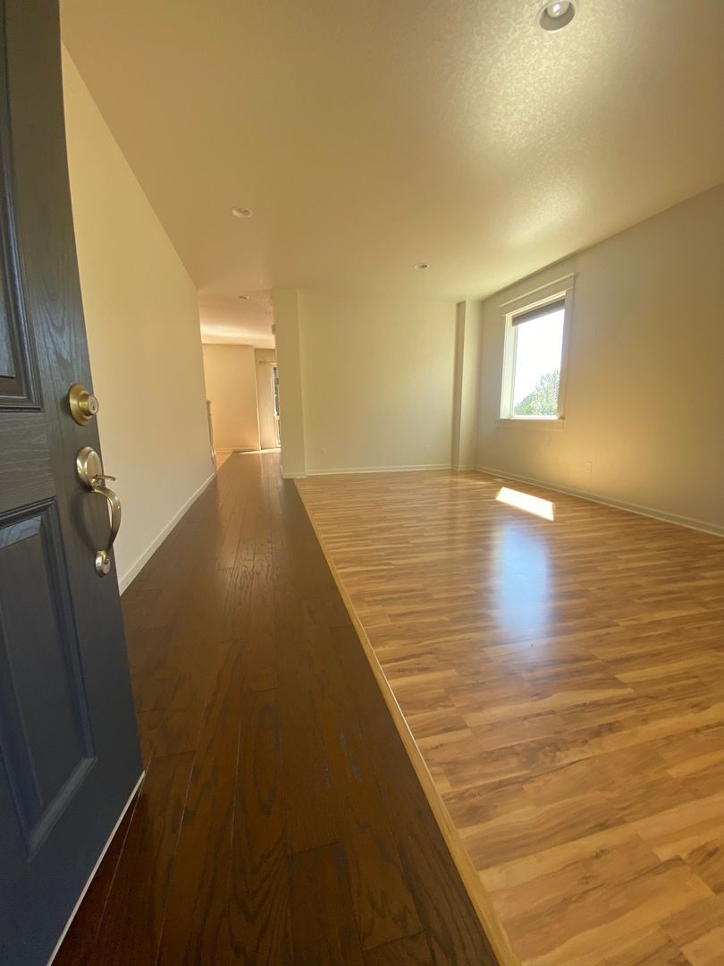 Building Photo - 3607 Hoodview Dr