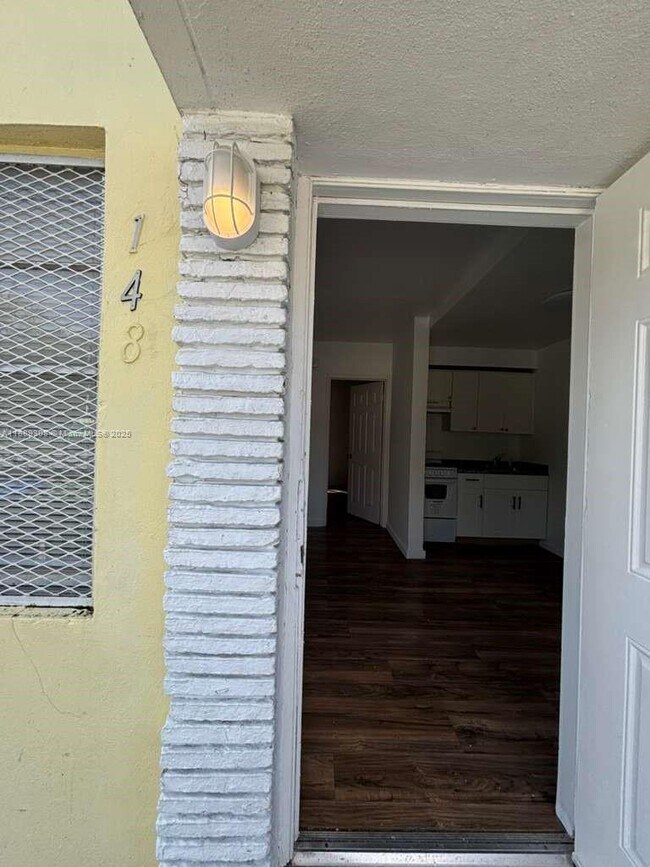 Building Photo - 146 NE 55th St