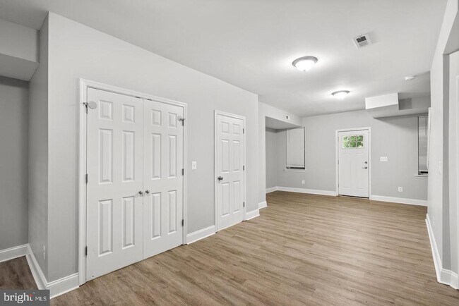 Building Photo - 3914 Ridgewood Ave