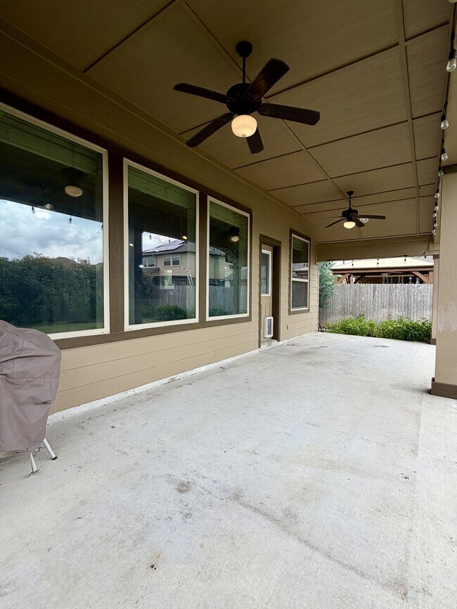 Building Photo - 646 Ridge Lawn Dr