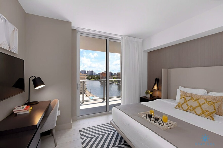 Building Photo - 4010 S Ocean Dr