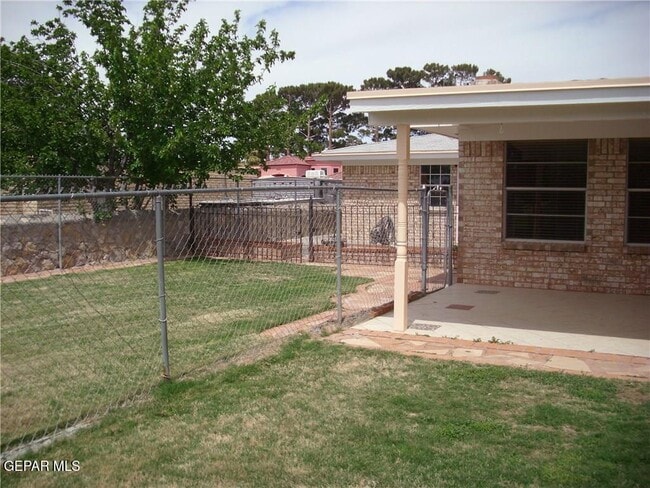 Building Photo - 3610 Buxton Dr