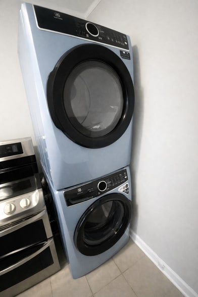 Washer & Dryer - 932 33rd Ave N